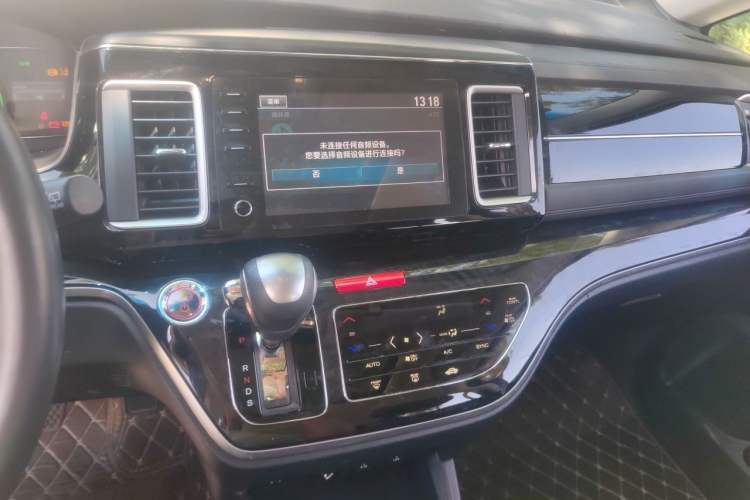 Used Honda Elysion 2019 2.0L Hybrid Luxury Edition Audio And AC Panel
