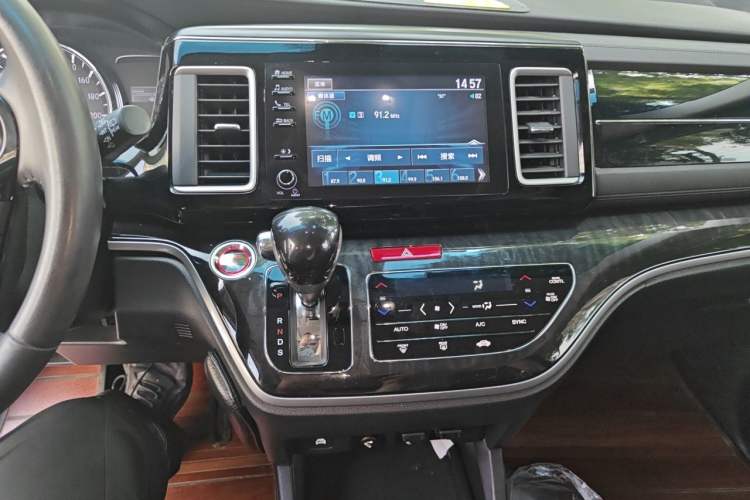 Used Honda Elysion 2019 2.0L Hybrid Luxury Edition Audio And AC Panel