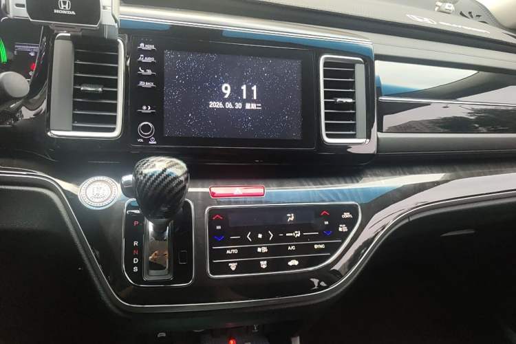 Used Honda Elysion 2019 2.0L Hybrid Luxury Edition Audio And AC Panel
