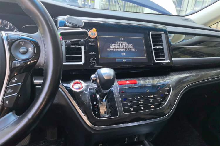 Used Honda Elysion 2019 2.0L Hybrid Luxury Edition Audio And AC Panel