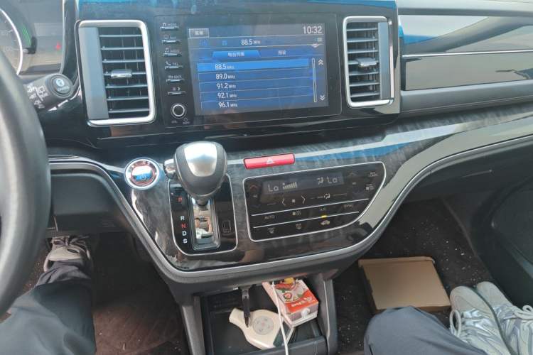 Used Honda Elysion 2019 2.0L Hybrid Supreme Edition Audio And AC Panel