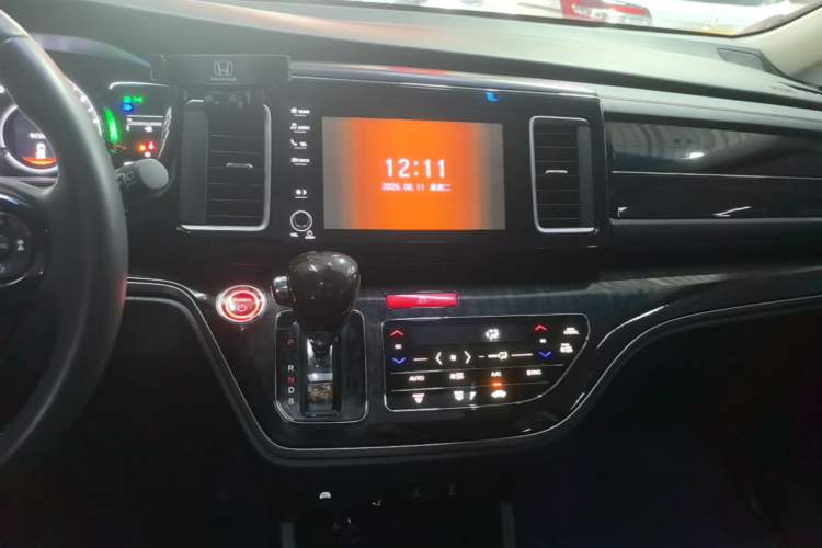 Used Honda Elysion 2019 2.0L Hybrid Luxury Edition Audio And AC Panel
