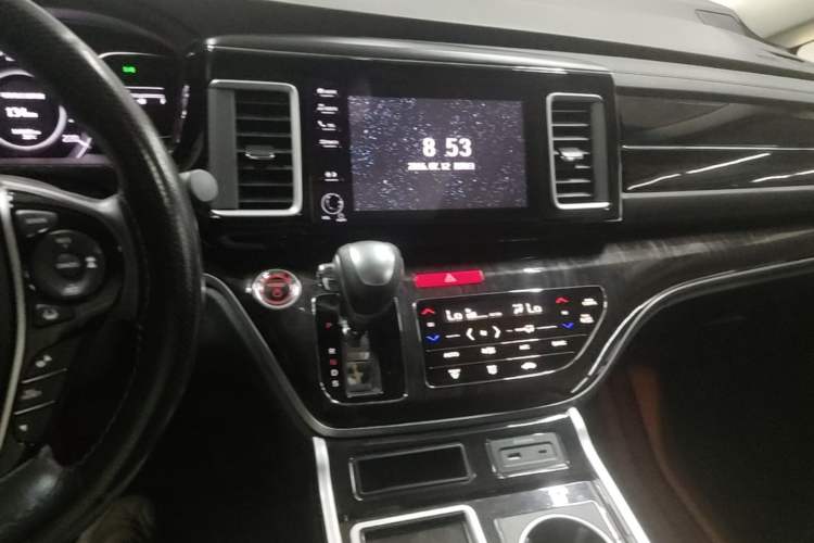 Used Honda Elysion 2019 2.0L Hybrid Comfort Edition Audio And AC Panel