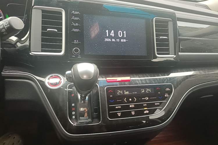 Used Honda Elysion 2019 2.0L Hybrid Luxury Edition Audio And AC Panel