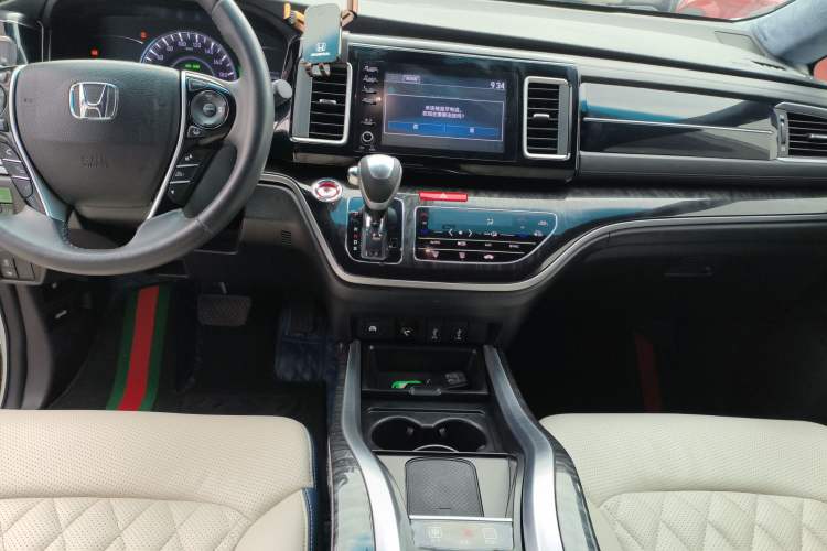 Used Honda Elysion 2019 2.0L Hybrid Comfort Edition Audio And AC Panel