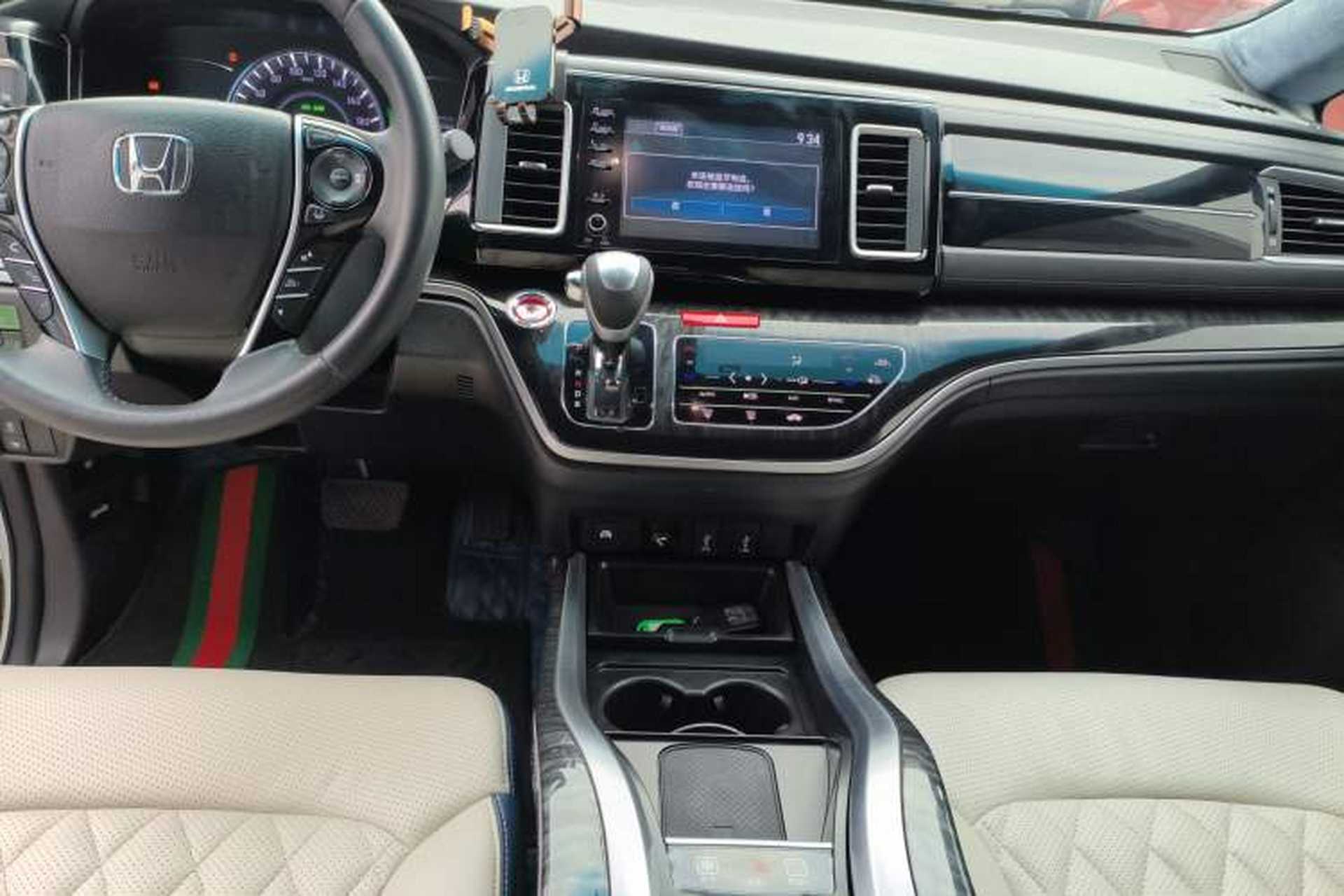 Used Honda Elysion 2019 2.0L Hybrid Comfort Edition Audio And AC Panel