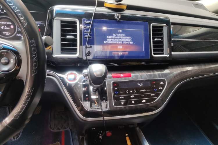 Used Honda Elysion 2019 2.0L Hybrid Luxury Edition Audio And AC Panel