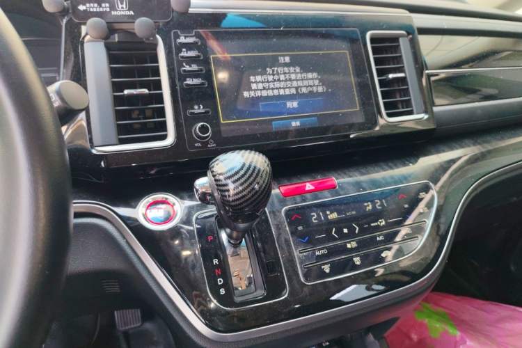 Used Honda Elysion 2019 2.0L Hybrid Luxury Edition Audio And AC Panel