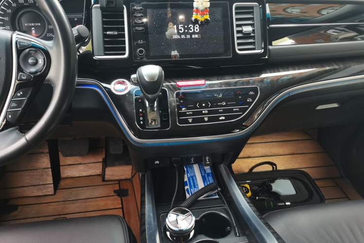 Used Honda Elysion 2019 2.0L Hybrid Luxury Edition Audio And AC Panel