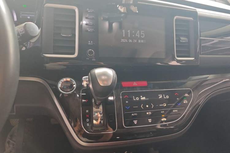 Used Honda Elysion 2019 2.0L Hybrid Luxury Edition Audio And AC Panel