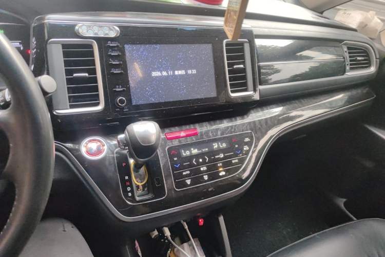 Used Honda Elysion 2019 2.0L Hybrid Luxury Edition Audio And AC Panel