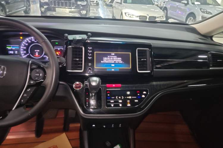 Used Honda Elysion 2019 2.0L Hybrid Luxury Edition Audio And AC Panel