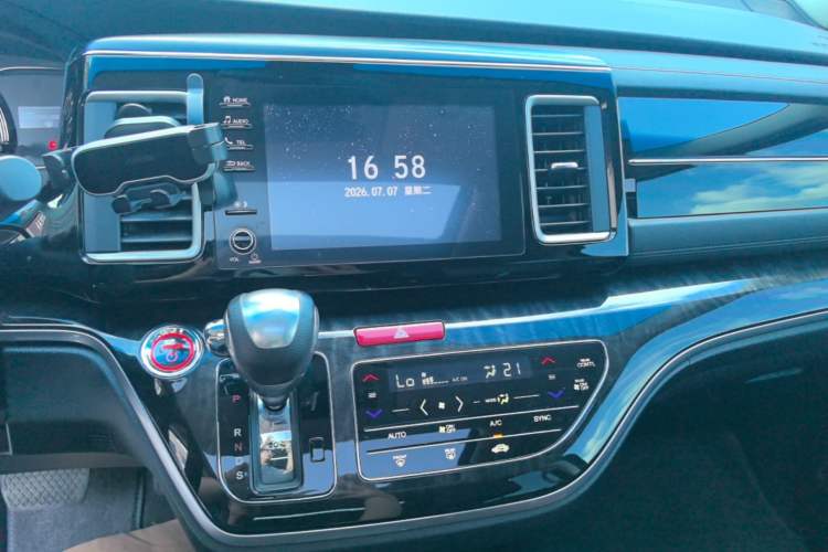Used Honda Elysion 2019 2.0L Hybrid Luxury Edition Audio And AC Panel