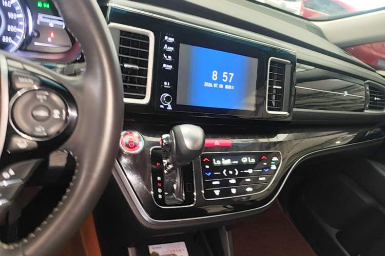 Used Honda Elysion 2019 2.0L Hybrid Luxury Edition Audio And AC Panel