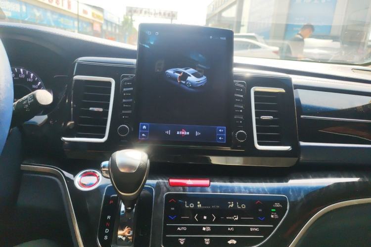Used Honda Elysion 2019 2.0L Hybrid Luxury Edition Audio And AC Panel