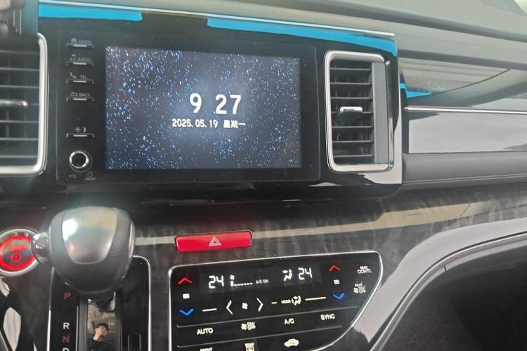 Used Honda Elysion 2019 2.0L Hybrid Luxury Edition Audio And AC Panel