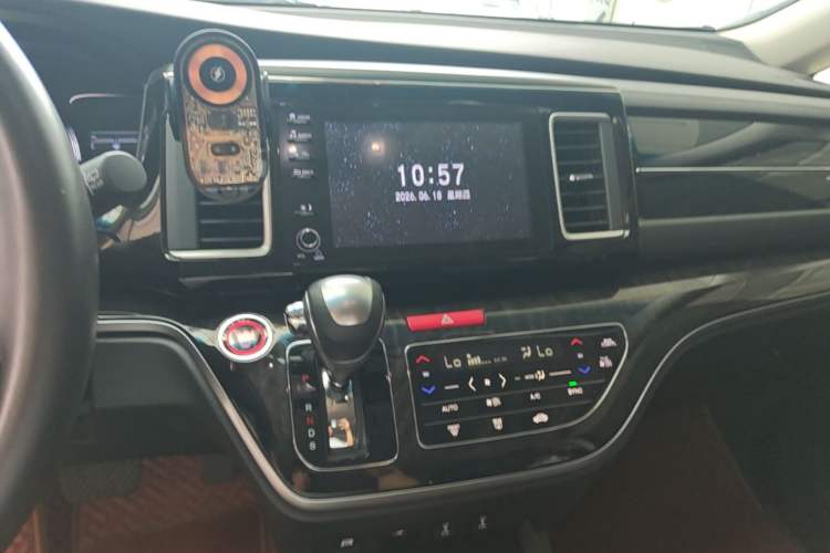 Used Honda Elysion 2019 2.0L Hybrid Luxury Edition Audio And AC Panel