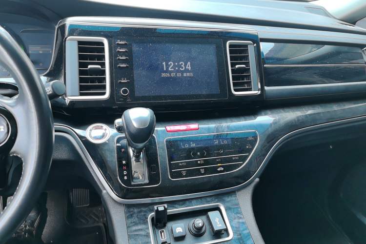 Used Honda Elysion 2019 2.0L Hybrid Luxury Edition Audio And AC Panel