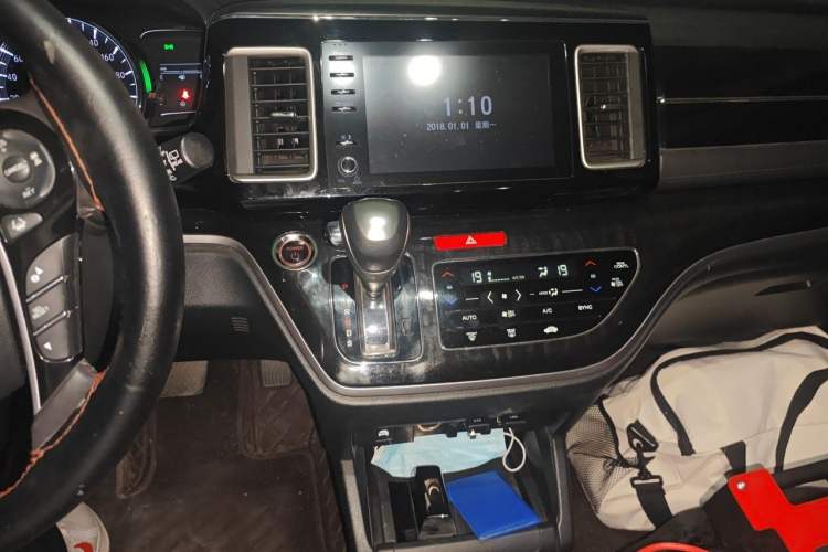 Used Honda Elysion 2019 2.0L Hybrid Luxury Edition Audio And AC Panel