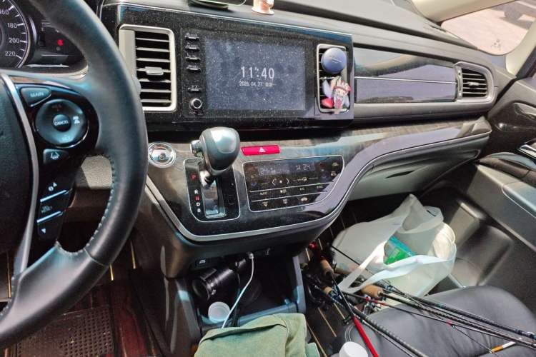 Used Honda Elysion 2019 2.0L Hybrid Luxury Edition Audio And AC Panel