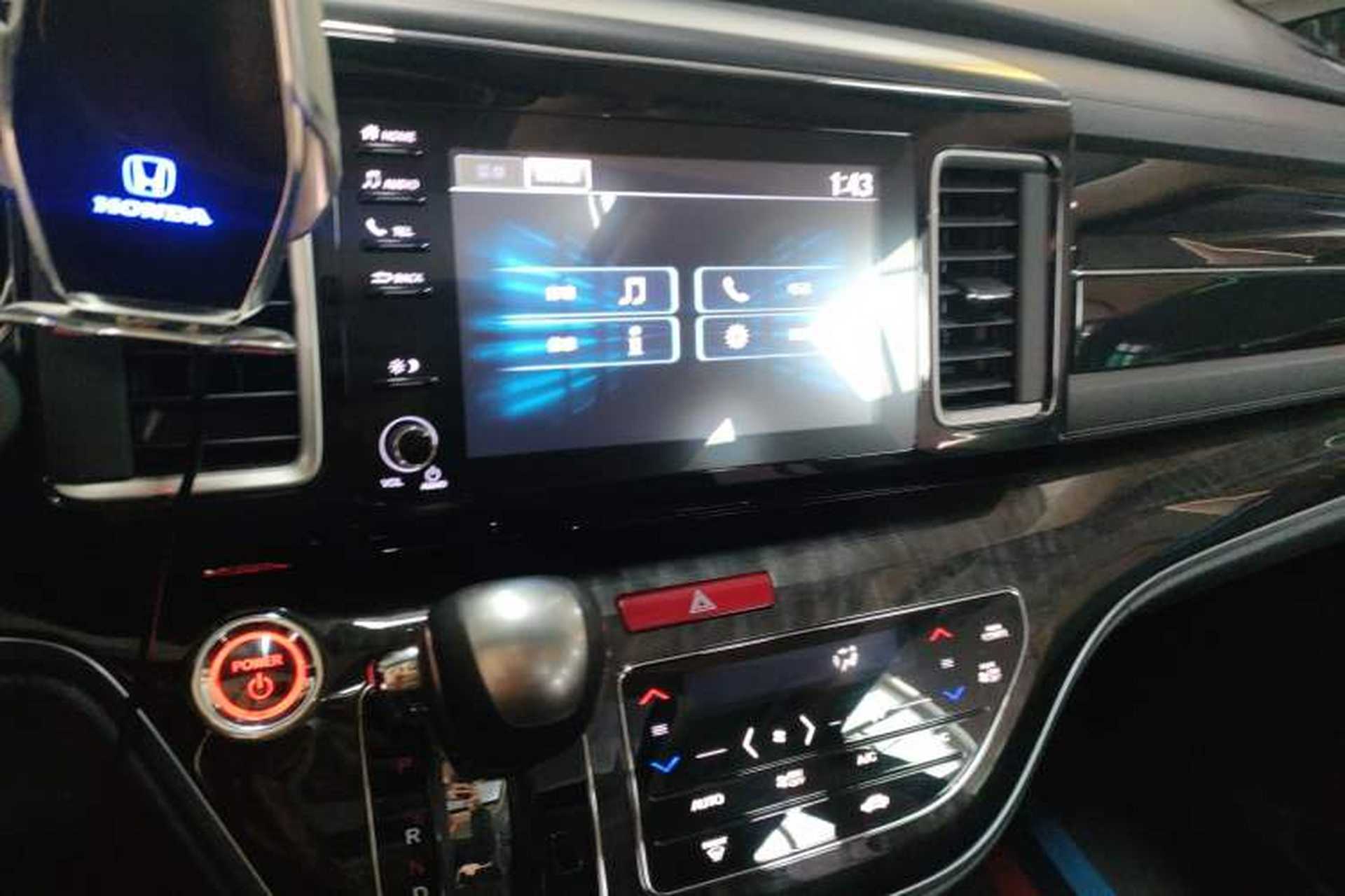 Used Honda Elysion 2019 2.0L Hybrid Luxury Edition Audio And AC Panel