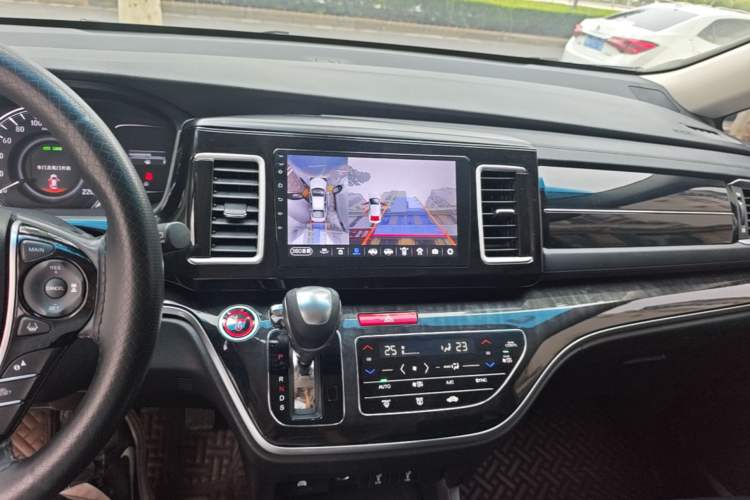 Used Honda Elysion 2019 2.0L Hybrid Luxury Edition Audio And AC Panel