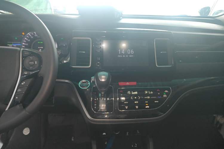 Used Honda Elysion 2019 2.0L Hybrid Luxury Edition Audio And AC Panel