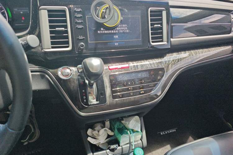 Used Honda Elysion 2019 2.0L Hybrid Luxury Edition Audio And AC Panel