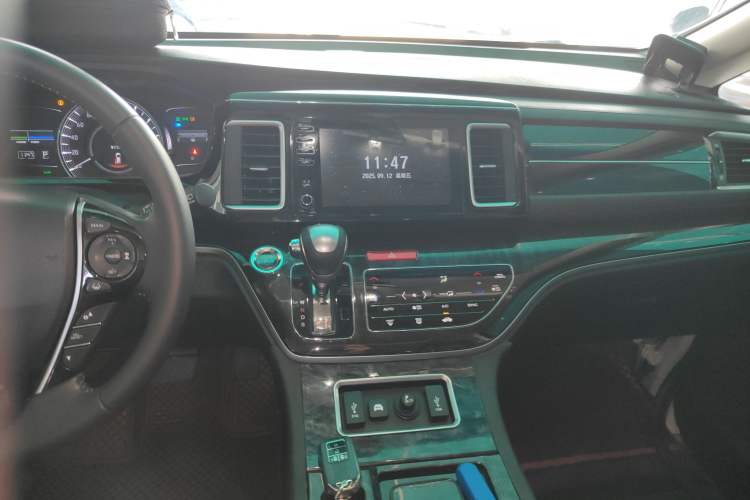 Used Honda Elysion 2019 2.0L Hybrid Luxury Edition Audio And AC Panel