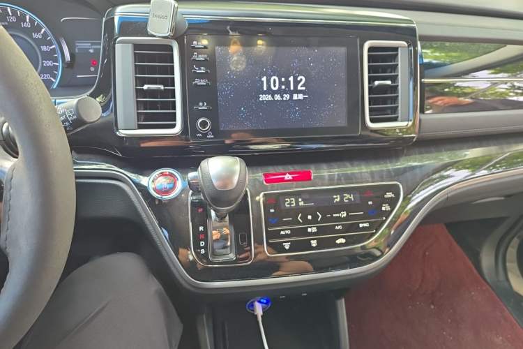 Used Honda Elysion 2019 2.0L Hybrid Luxury Edition Audio And AC Panel