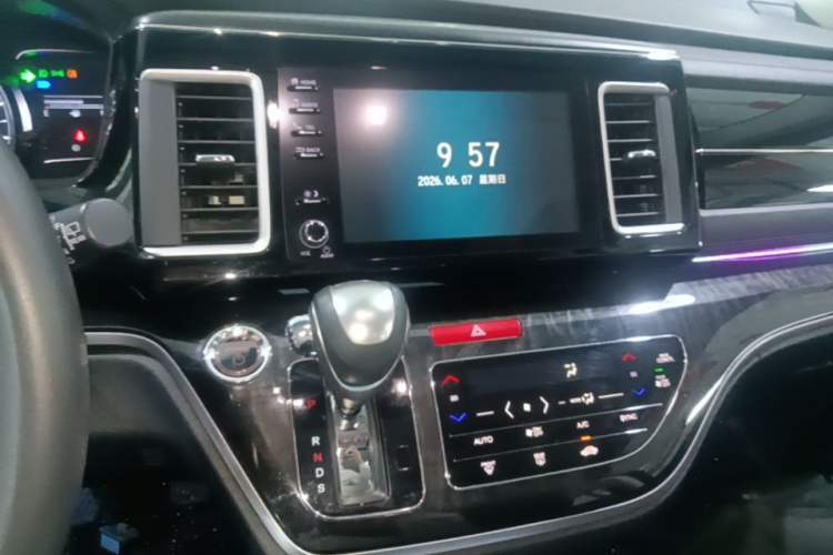 Used Honda Elysion 2019 2.0L Hybrid Luxury Edition Audio And AC Panel
