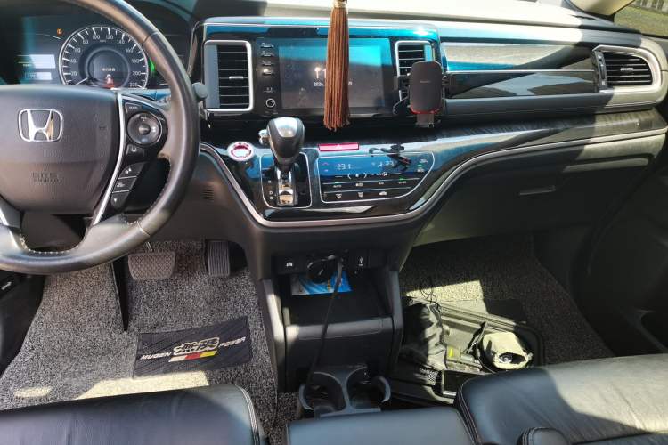 Used Honda Elysion 2019 2.0L Hybrid Luxury Edition Audio And AC Panel