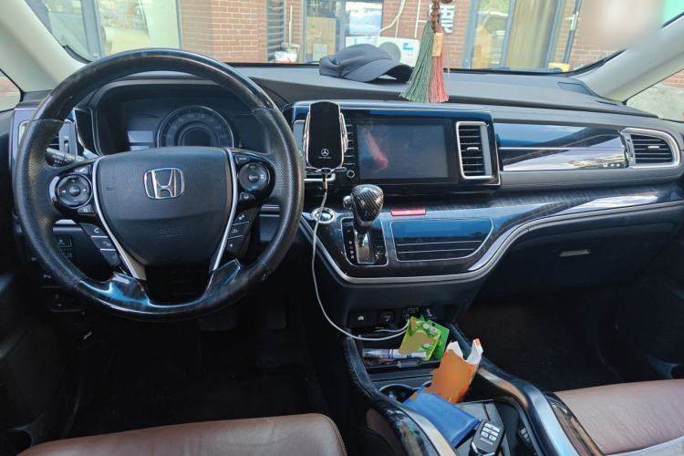 Used Honda Elysion 2019 2.0L Hybrid Supreme Edition Center Console