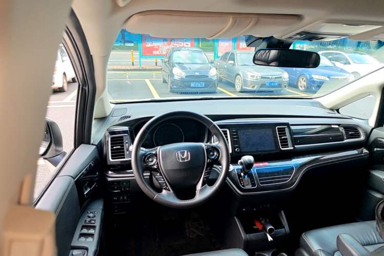 Used Honda Elysion 2019 2.0L Hybrid Luxury Edition Center Console