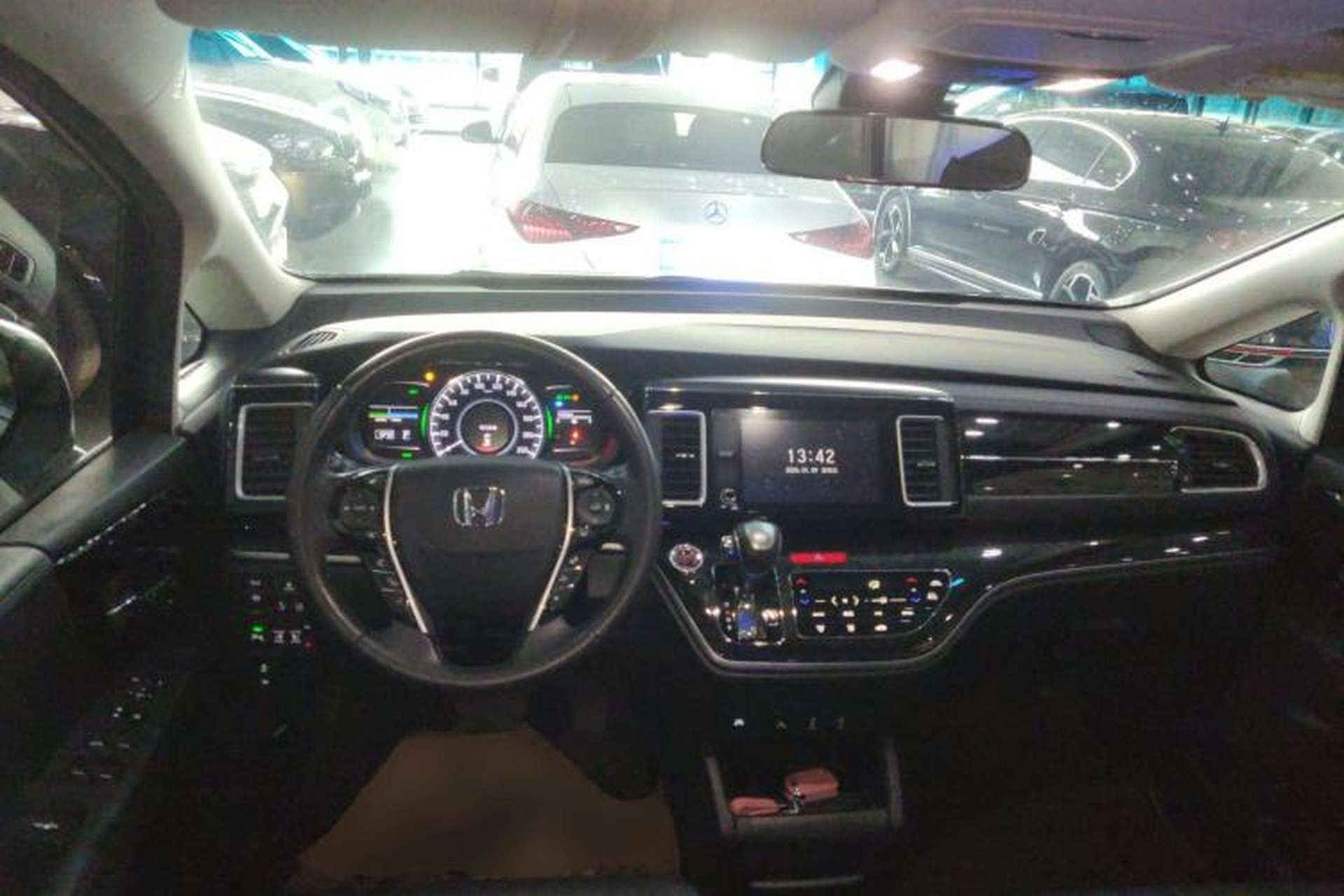 Used Honda Elysion 2019 2.0L Hybrid Luxury Edition Center Console