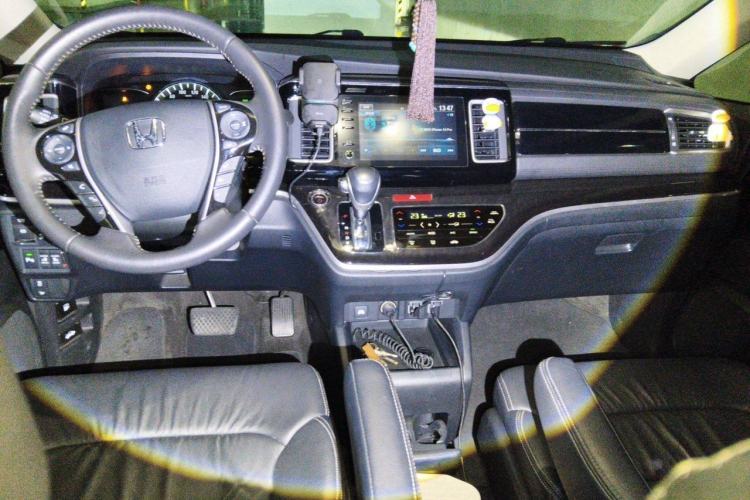 Used Honda Elysion 2019 2.0L Hybrid Luxury Edition Center Console