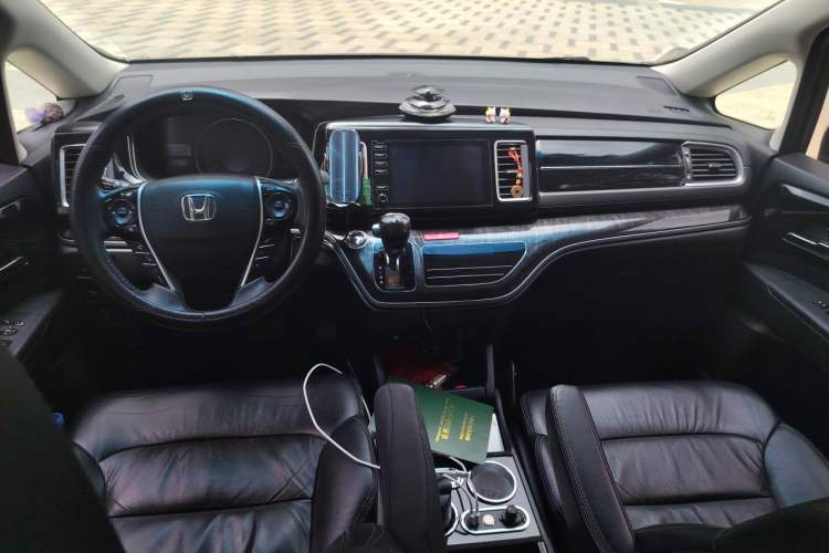 Used Honda Elysion 2019 2.0L Hybrid Luxury Edition Center Console
