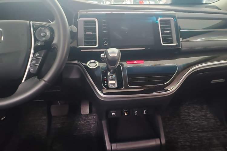 Used Honda Elysion 2019 2.0L Hybrid Luxury Edition Center Console