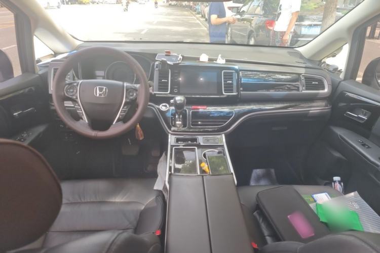 Used Honda Elysion 2019 2.0L Hybrid Supreme Edition Center Console