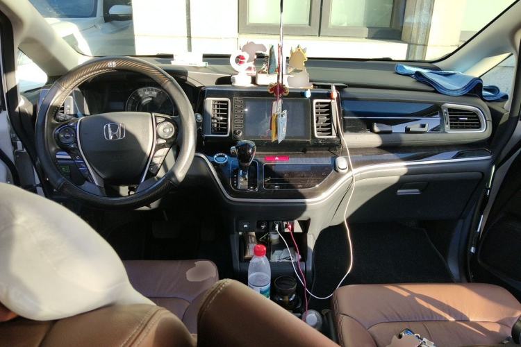 Used Honda Elysion 2019 2.0L Hybrid Supreme Edition Center Console