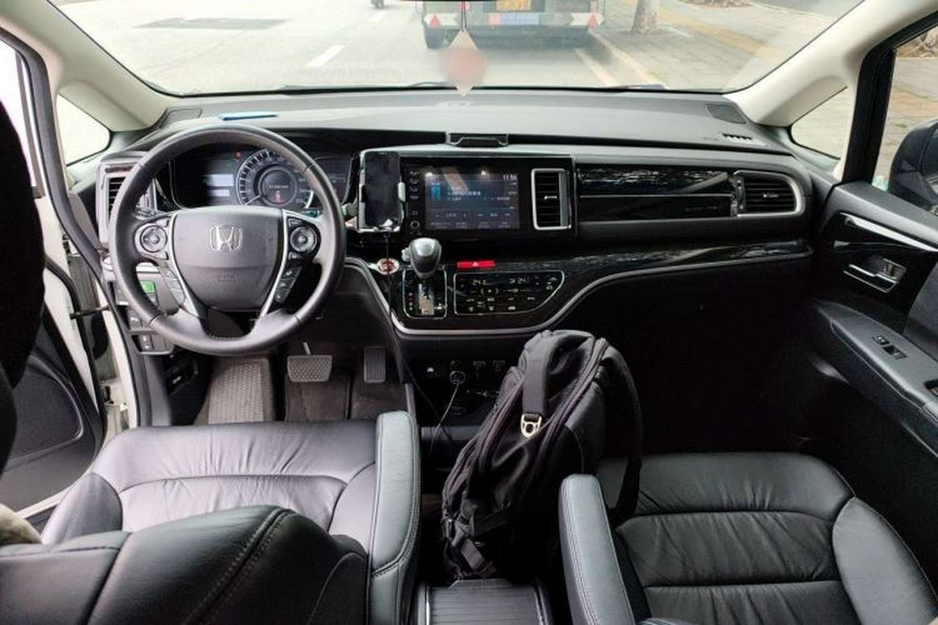 Used Honda Elysion 2019 2.0L Hybrid Luxury Edition Center Console