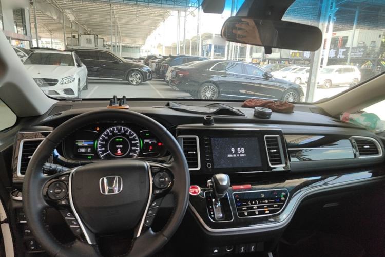 Used Honda Elysion 2019 2.0L Hybrid Supreme Edition Center Console