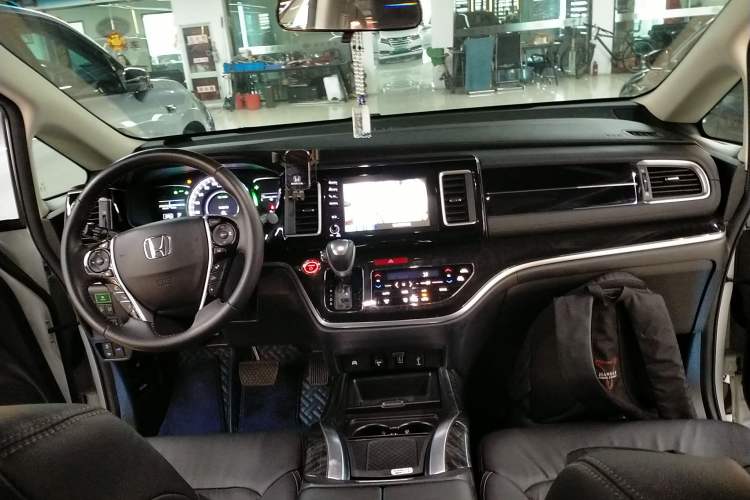 Used Honda Elysion 2019 2.0L Hybrid Luxury Edition Center Console