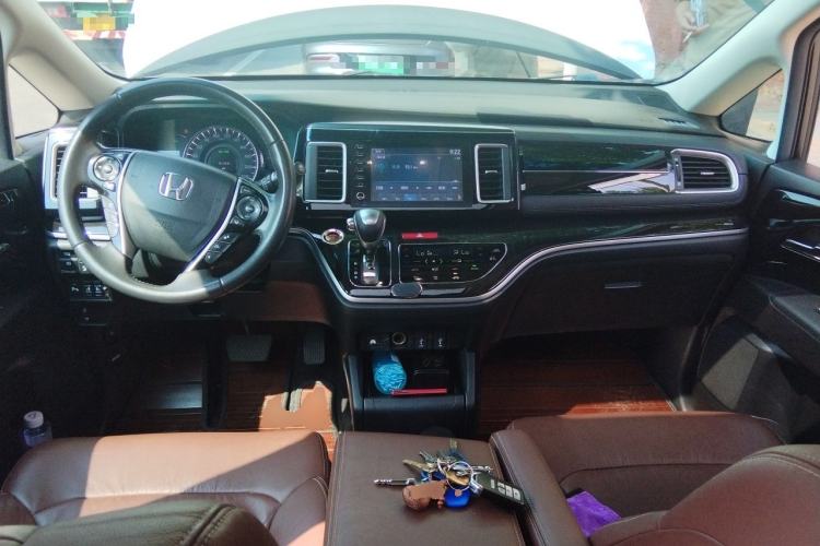 Used Honda Elysion 2019 2.0L Hybrid Supreme Edition Center Console