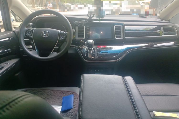Used Honda Elysion 2019 2.0L Hybrid Supreme Edition Center Console