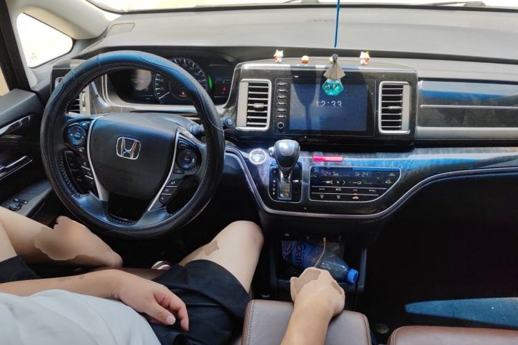 Used Honda Elysion 2019 2.0L Hybrid Supreme Edition Center Console
