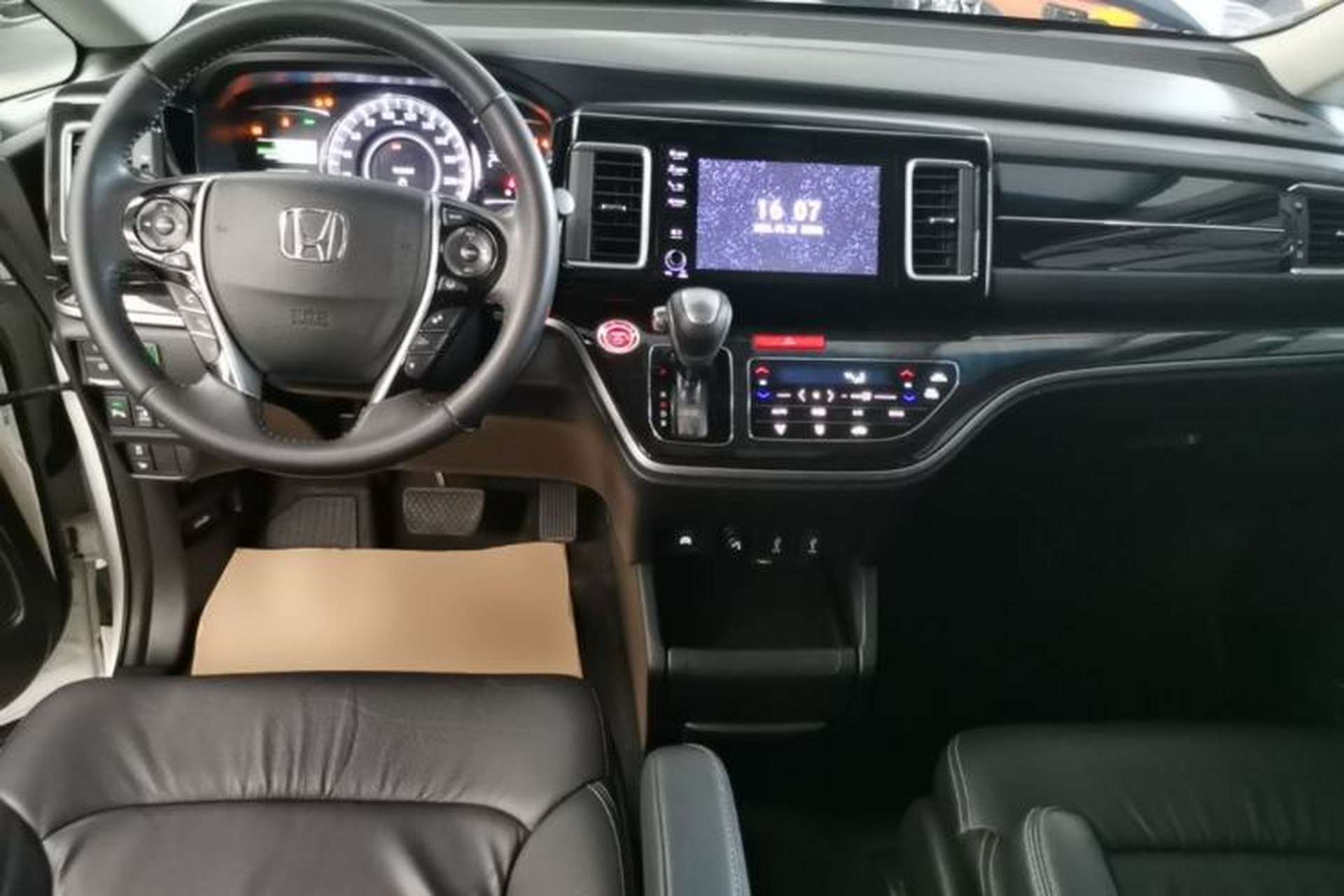Used Honda Elysion 2019 2.0L Hybrid Luxury Edition Center Console
