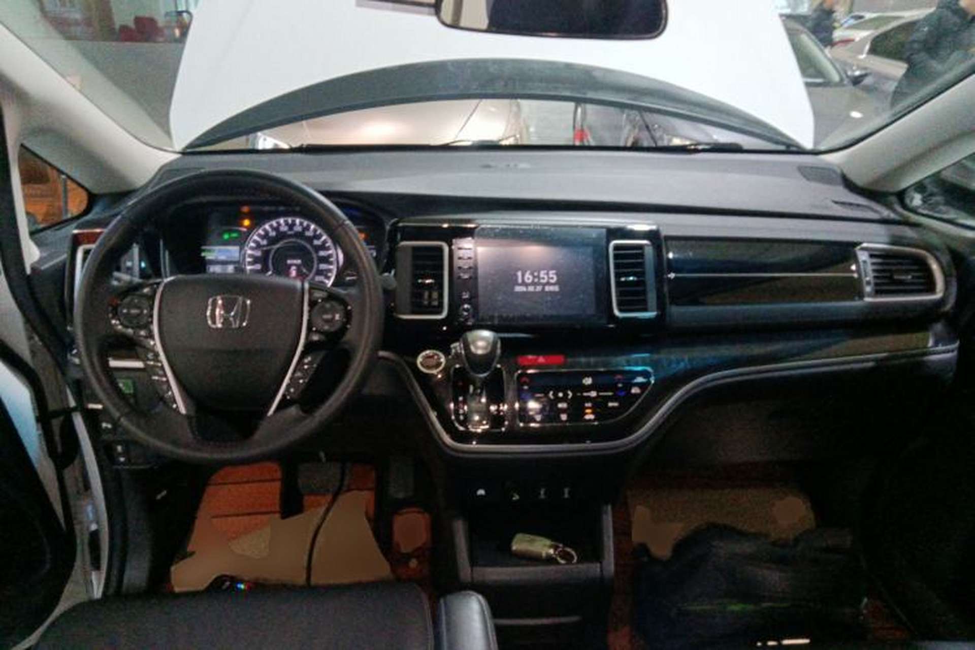 Used Honda Elysion 2019 2.0L Hybrid Luxury Edition Center Console
