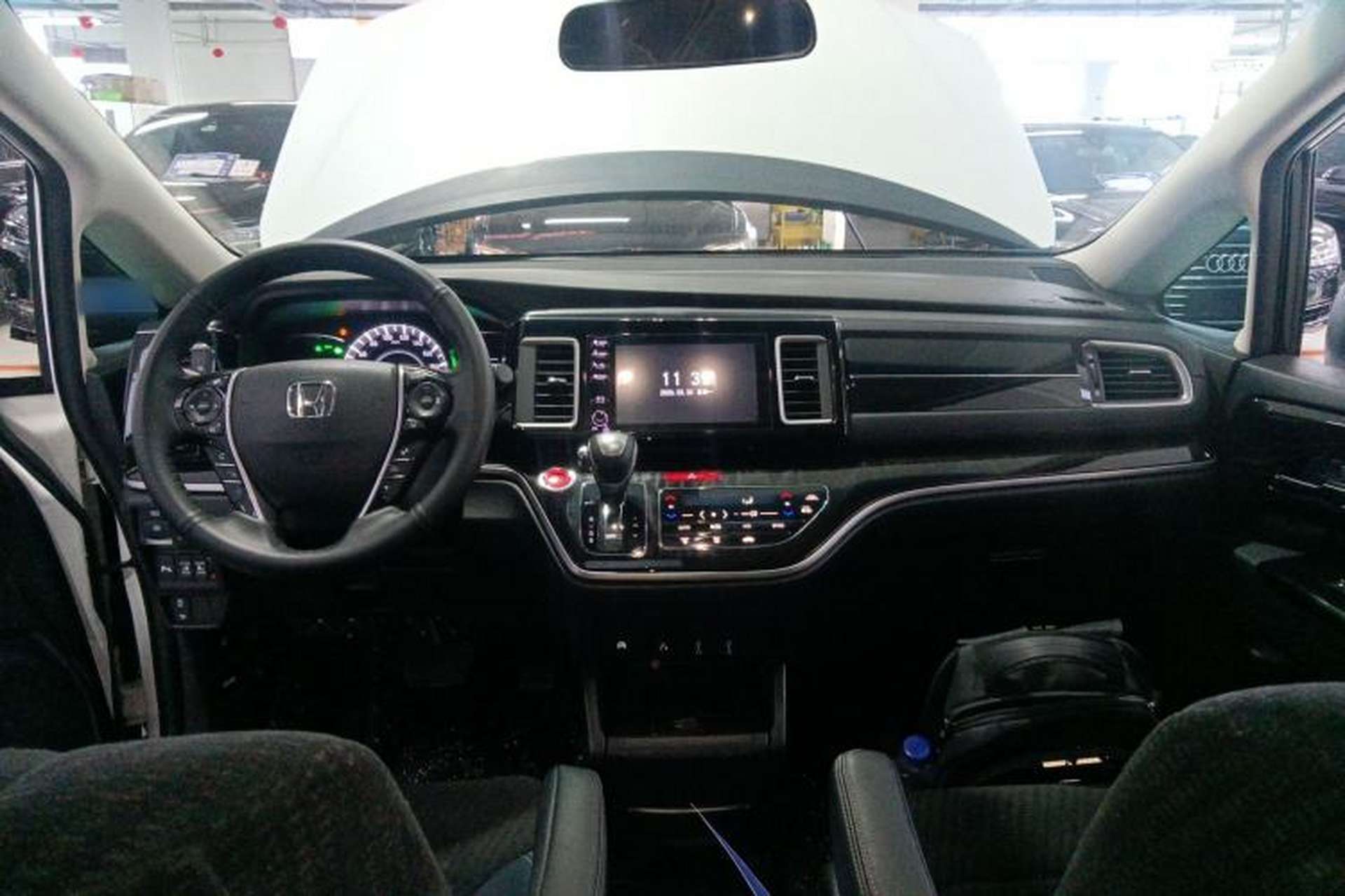 Used Honda Elysion 2019 2.0L Hybrid Comfort Edition Center Console