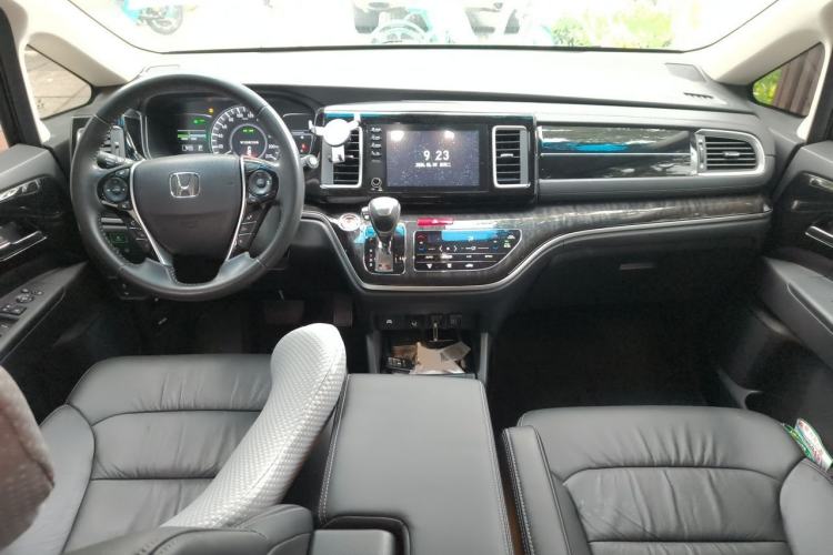 Used Honda Elysion 2019 2.0L Hybrid Supreme Edition Center Console